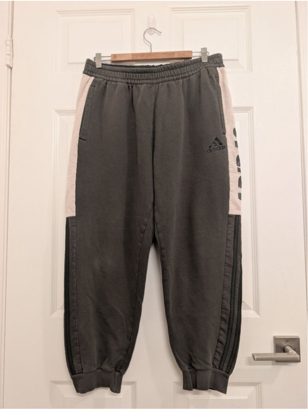 Men's Adidas Green & Beige Sweatpants Large - 
3 stripes jogger pants